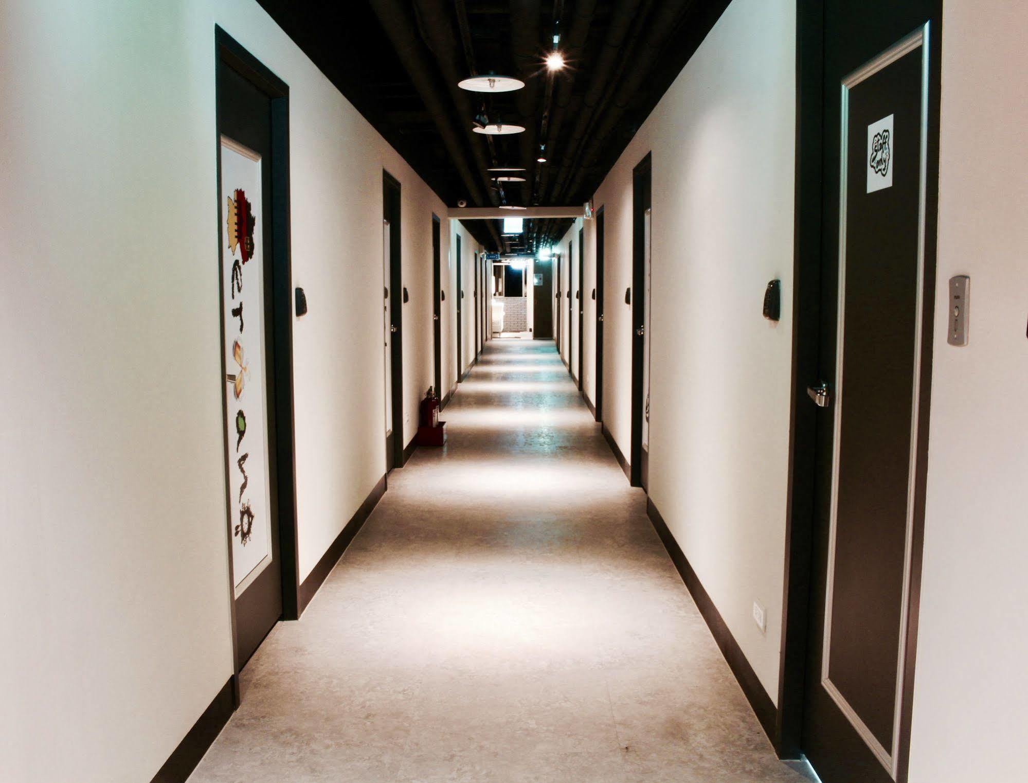 Cavemen Hostel Taipei Station Youth Branch Exterior photo